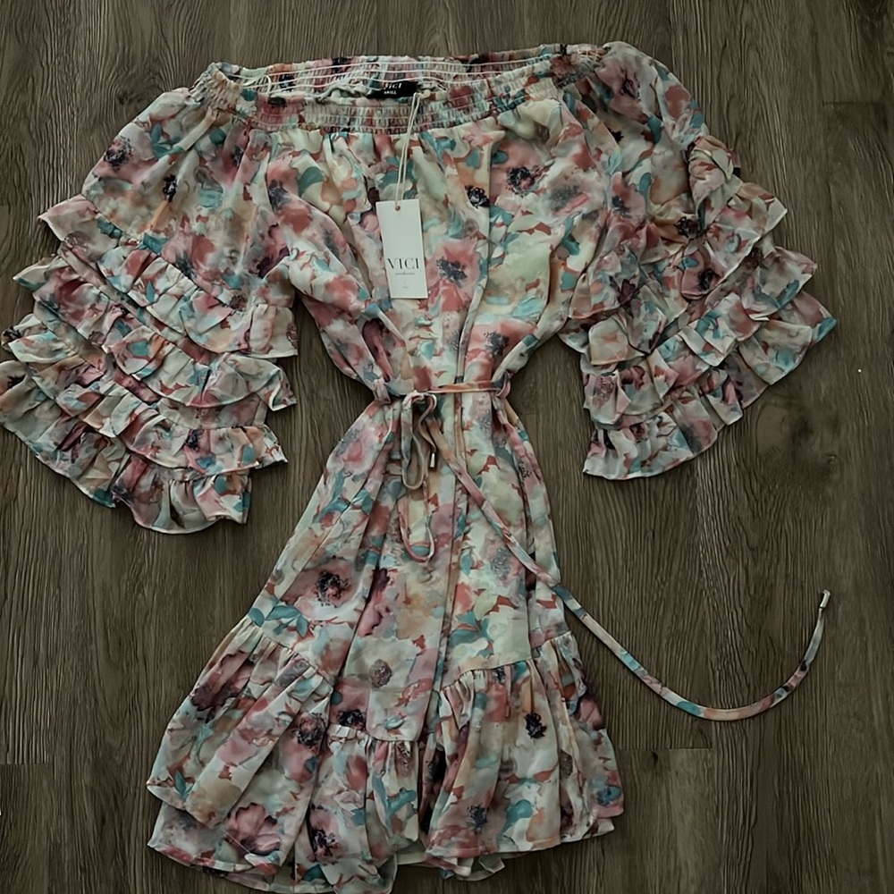 Off the shoulder, tie waist
